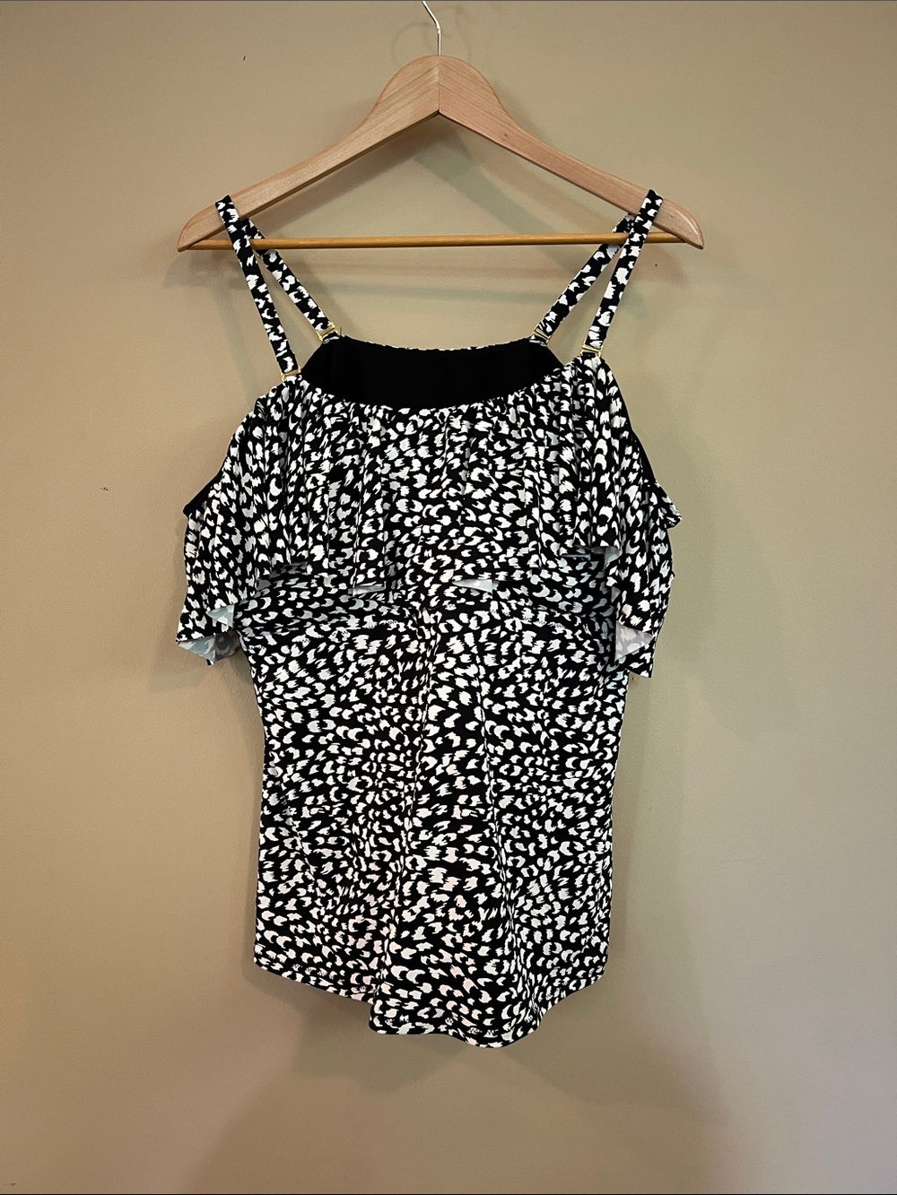 Leilani Black & White Printed Ruffle Tankini Top